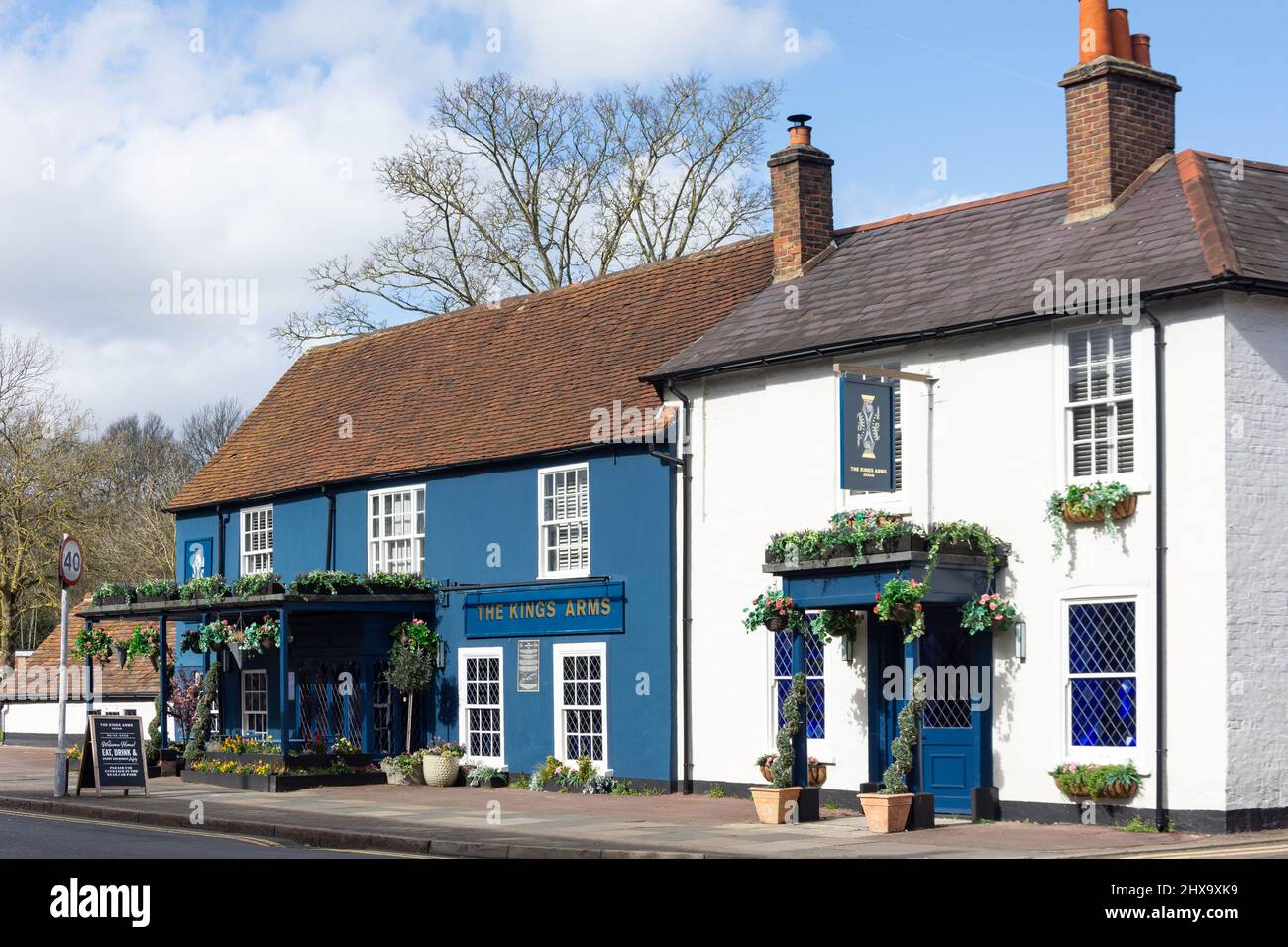 The Kings Arms gastropub, High Street, Egham, Surrey, Inghilterra, Regno Unito Foto Stock