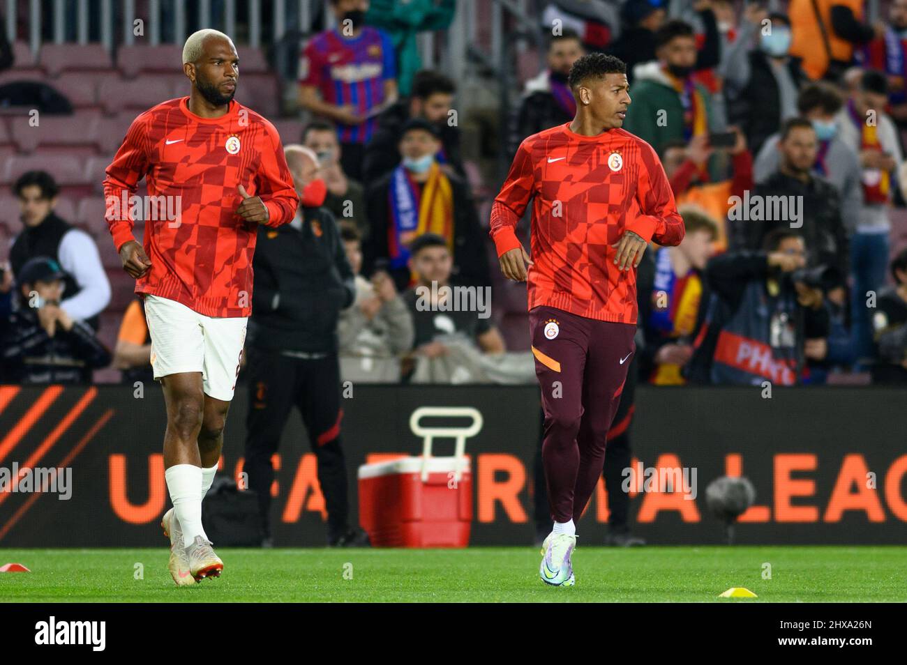 Barcellona, Spagna. 10th Mar 2022. Ryan Babel e Patrick van Aanholt di Galatasaray COME durante la partita della UEFA Europa League tra il FC Barcelona e Galatasaray ASAT Camp Nou a Barcellona, Spagna. Credit: DAX Images/Alamy Live News Foto Stock