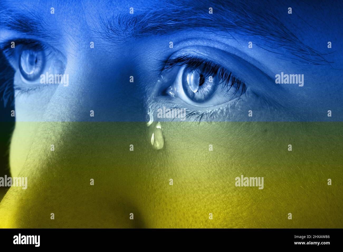 Lacrime di dolore a causa della guerra tra Russia e Ucraina. Salvare l'Ucraina e fermare la guerra Foto Stock