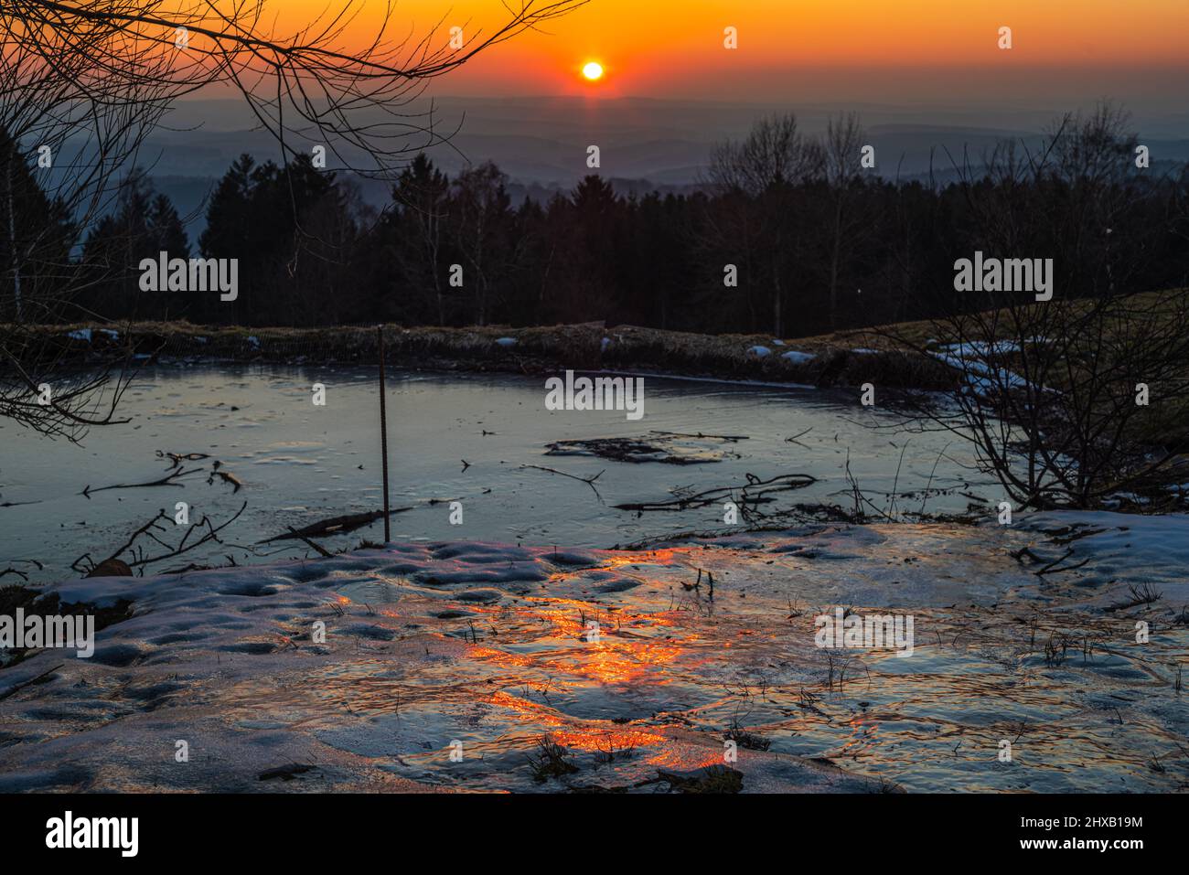 Inverno a Schöneck, Sonnenuntergang flammender Foto Stock