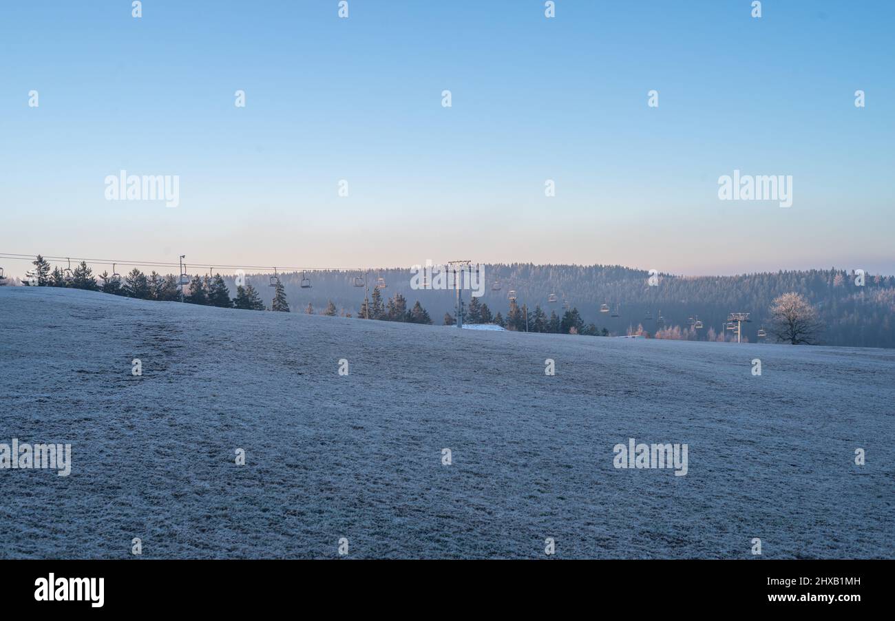 Inverno a Schöneck, Frost am Morgen am Skilift Foto Stock