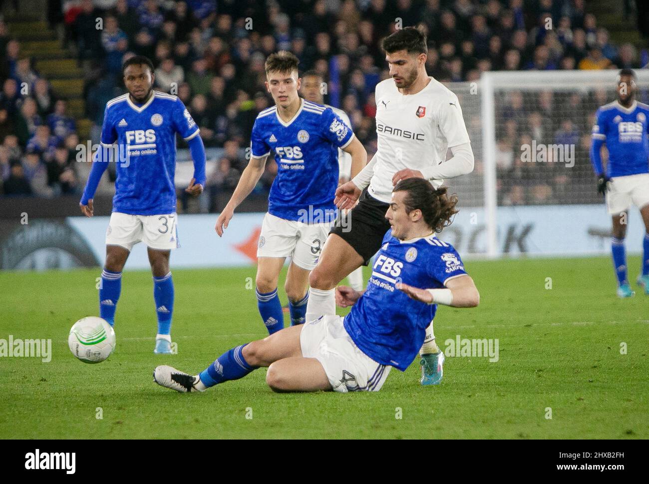 Leicester, Regno Unito. 10th Mar 2022. Martin Terrier di Stade Rennais e Calgar Soyuncu del Leicester FC durante la UEFA Conference League, Round of 16, partita di calcio a 1st gambe tra Leicester City e Stade Rennais (Rennes) il 10 marzo 2022 al King Power Stadium di Leicester, Inghilterra - Foto: Laurent Lairys/DPPI/LiveMedia Credit: Agenzia fotografica indipendente/Alamy Live News Foto Stock