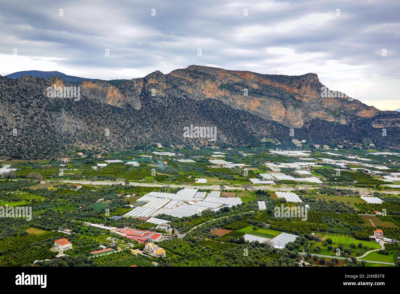 La piccola città agricola di Leonidio, il Peloponneso, Arcadia, Grecia, primavera Foto Stock