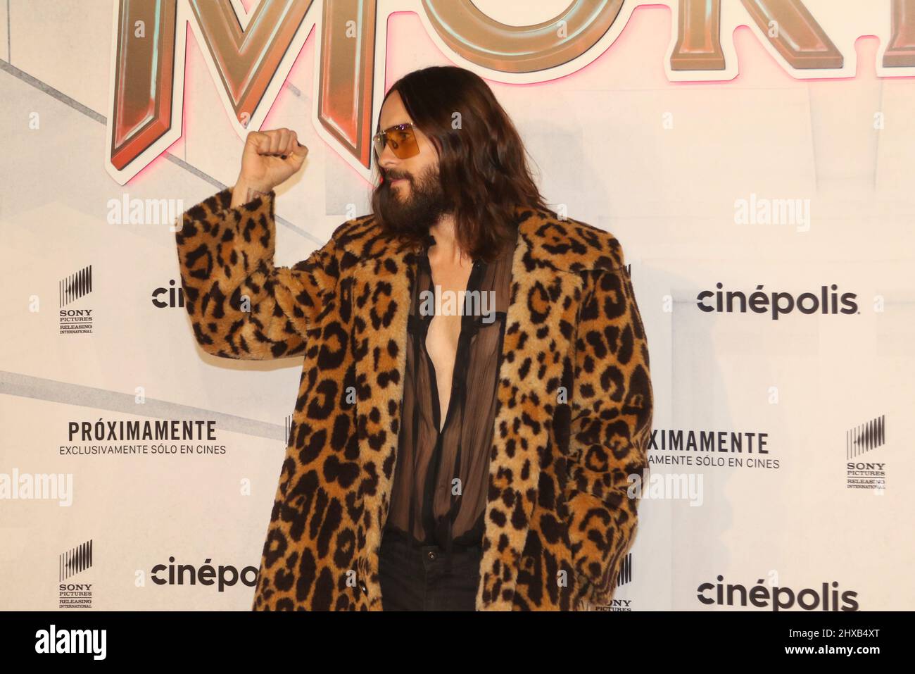 Non esclusiva: CITTÀ DEL MESSICO, MESSICO - 10 MARZO 2022: L'attore americano Jared Leto pone per le foto durante il tappeto nero della proiezione del film 'Morbio' Foto Stock