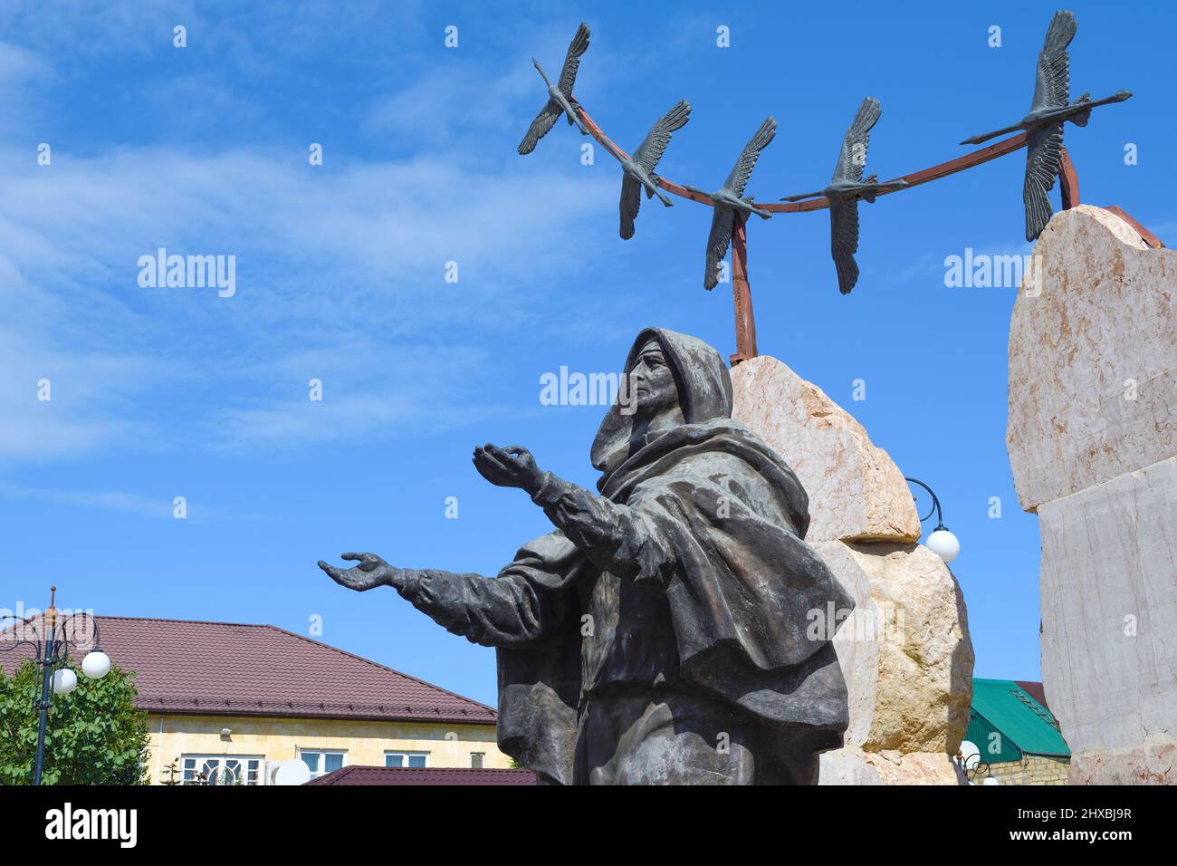 DERBENT, RUSSIA - 27 SETTEMBRE 2021: Frammento del memoriale della 'Madre addolorante' in una giornata di sole. La Repubblica del Dagestan Foto Stock