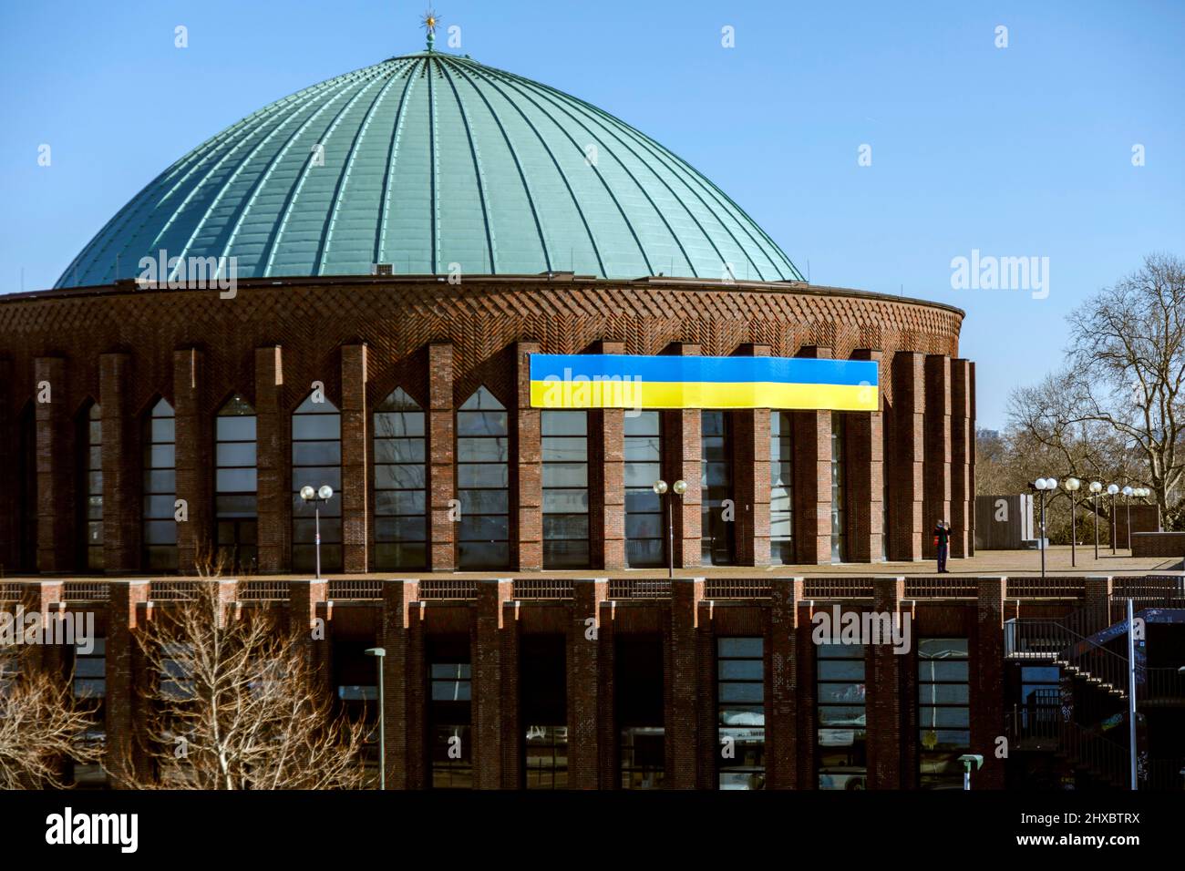 I colori nazionali dell'Ucraina al Tonhalle Dusseldorf Foto Stock