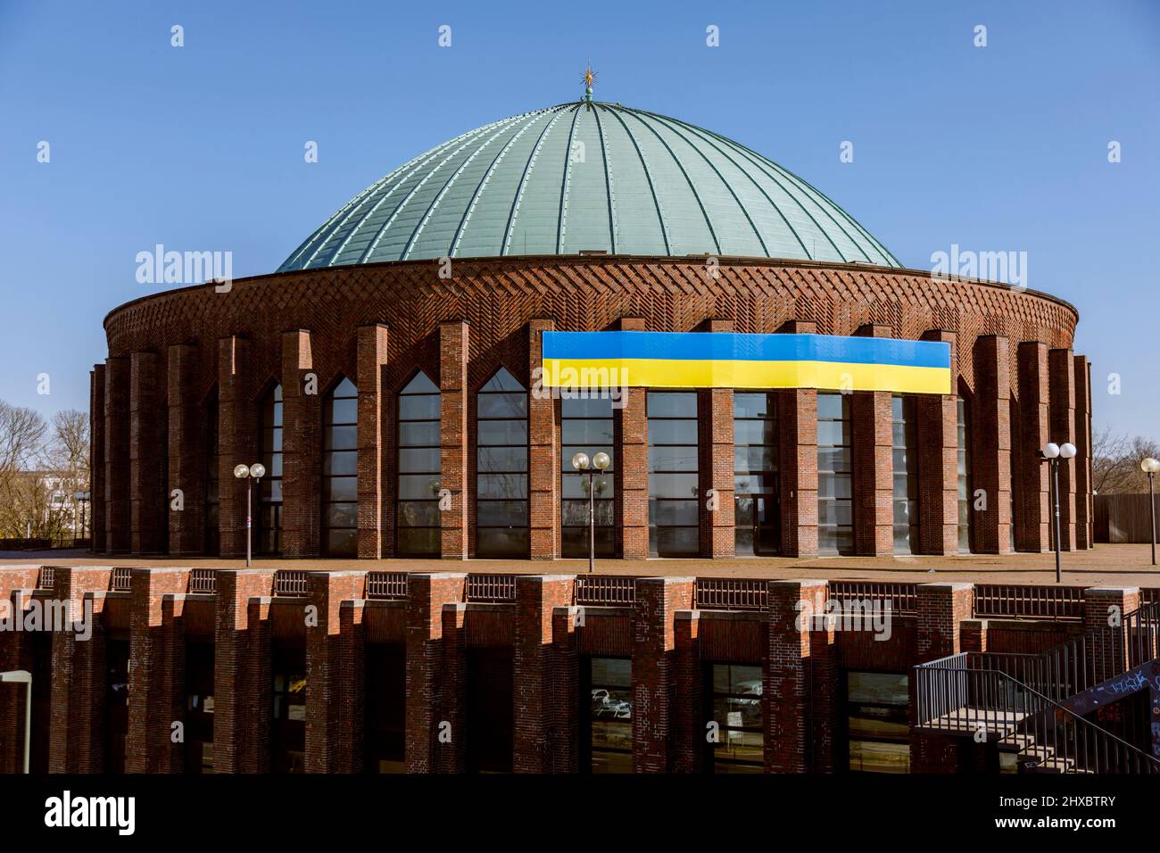 I colori nazionali dell'Ucraina al Tonhalle Dusseldorf Foto Stock