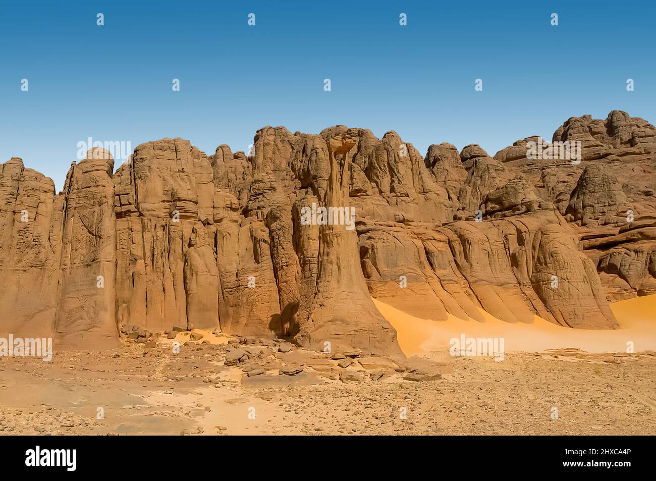 Rocce di Hoggar nel deserto del Sahara settentrionale Foto Stock