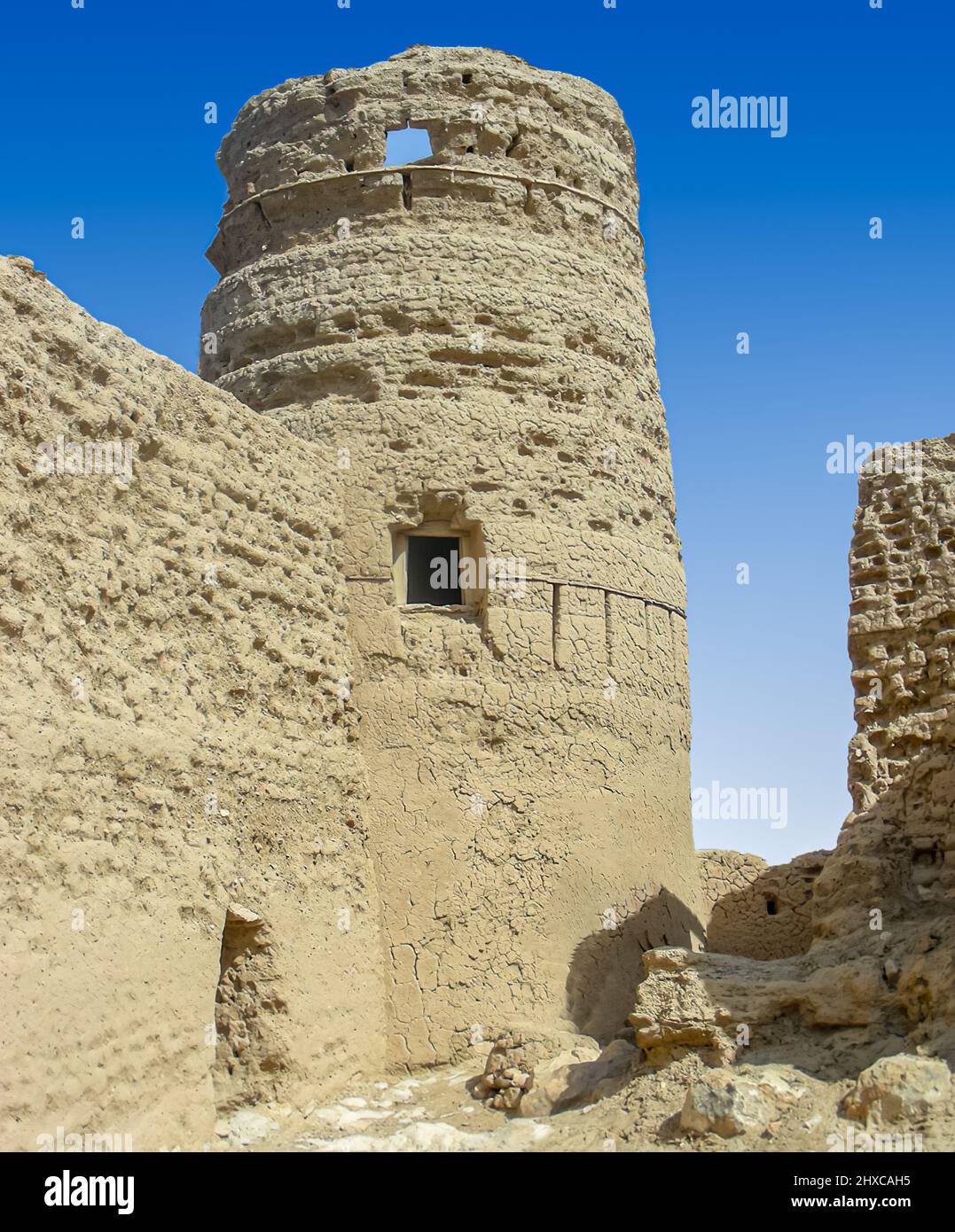 Rovine storiche del forte di Izki vicino alla città di Sinaw dell'Oman Foto Stock