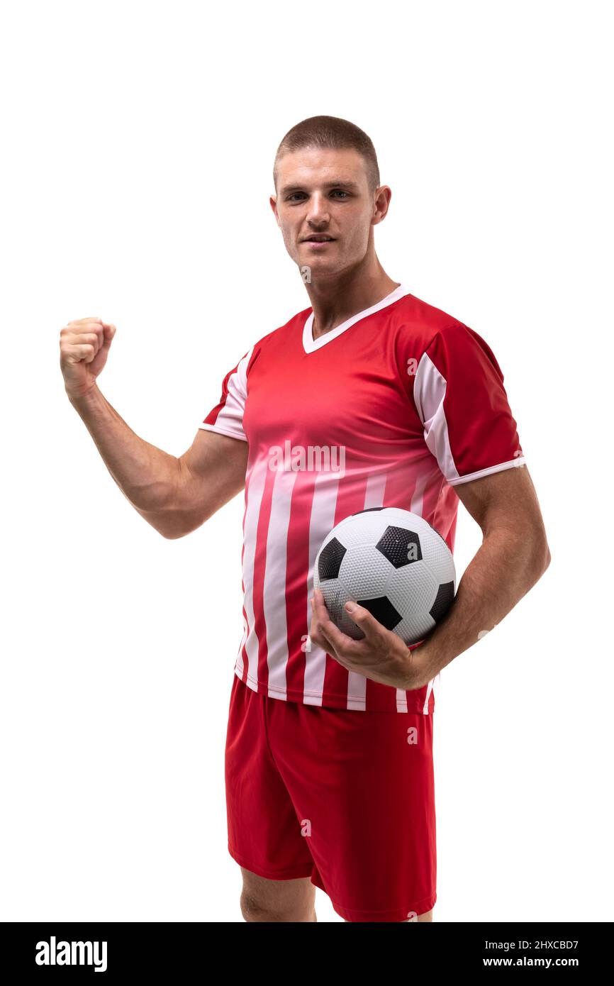 Ritratto di sicuro giovane giocatore di calcio caucasico maschio mostrando pugno su sfondo bianco Foto Stock