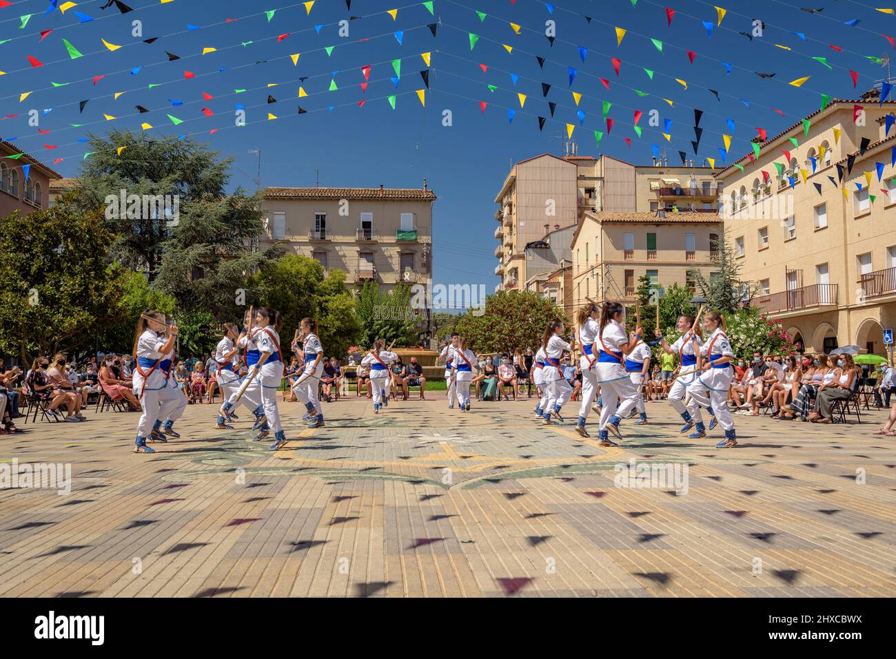 Stick dance (Ball de Bastoners) del Navàs patron saint festival (la Festa Major) (Barcellona, Catalogna, Spagna) ESP: Baile de Bastons (bastoni) Foto Stock