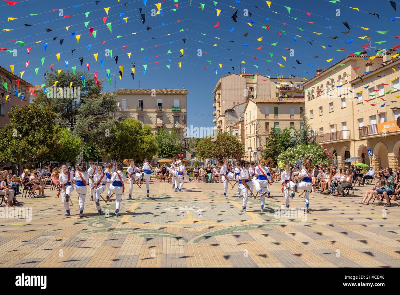 Stick dance (Ball de Bastoners) del Navàs patron saint festival (la Festa Major) (Barcellona, Catalogna, Spagna) ESP: Baile de Bastons (bastoni) Foto Stock