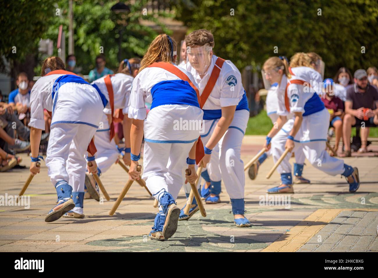 Stick dance (Ball de Bastoners) del Navàs patron saint festival (la Festa Major) (Barcellona, Catalogna, Spagna) ESP: Baile de Bastons (bastoni) Foto Stock
