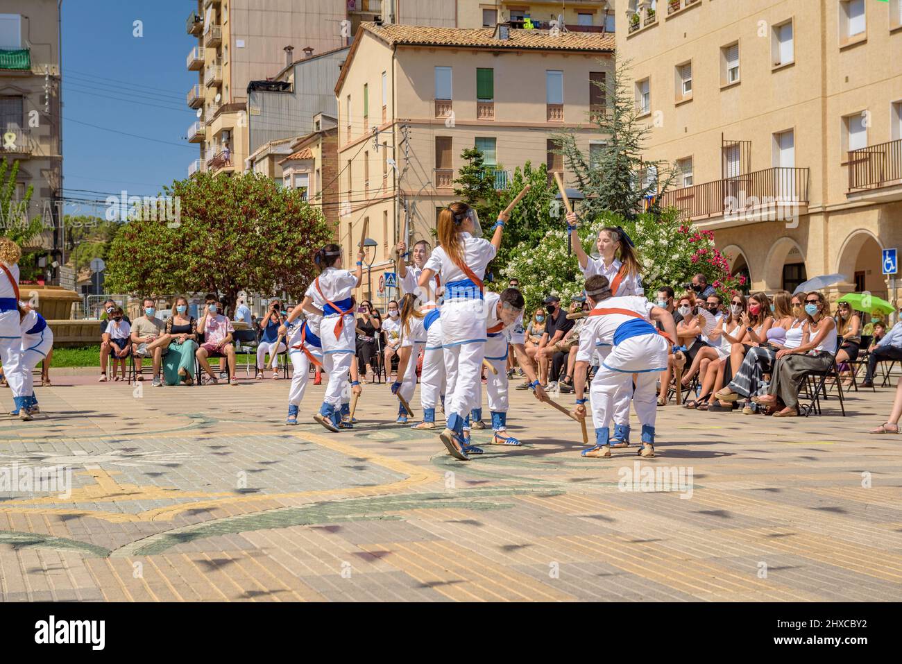 Stick dance (Ball de Bastoners) del Navàs patron saint festival (la Festa Major) (Barcellona, Catalogna, Spagna) ESP: Baile de Bastons (bastoni) Foto Stock