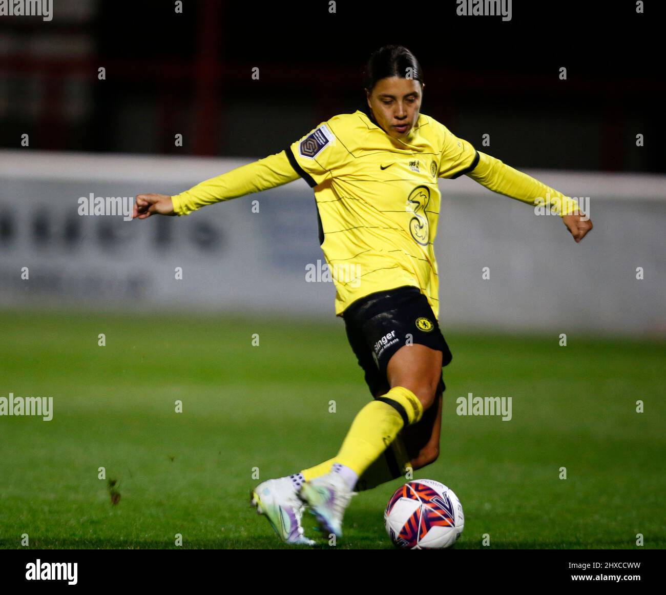 DAGENHAM, INGHILTERRA - MARZO 10: Le donne del Chelsea Sam Kerr segnano durante la partita della Super League delle donne del Barclays fa tra le donne del West Ham United e del Chelse Foto Stock