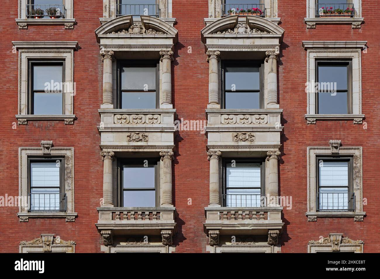 Facciata di un elegante edificio di appartamenti in stile barocco, nell'area di Central Park West di New York Foto Stock