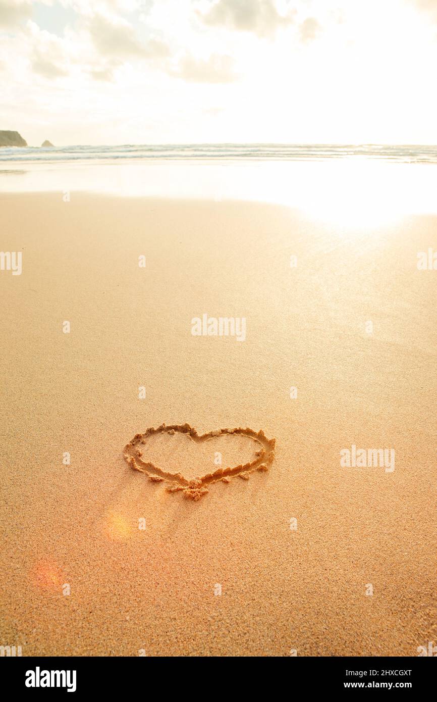 Un cuore dipinto nella sabbia Foto Stock
