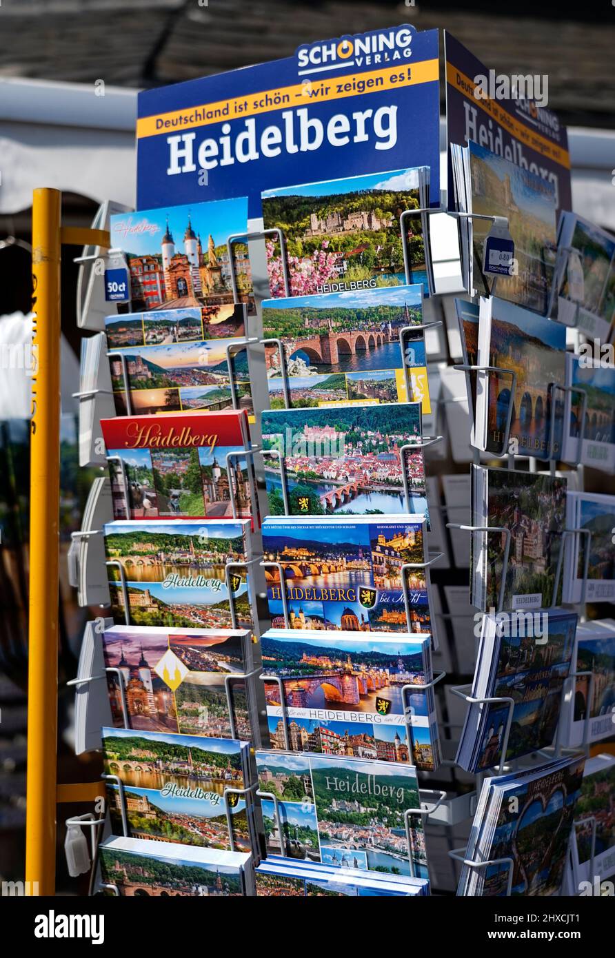 Germania, Baden-Wuerttemberg, Heidelberg, vendita al dettaglio, stand con cartoline, all'aperto Foto Stock