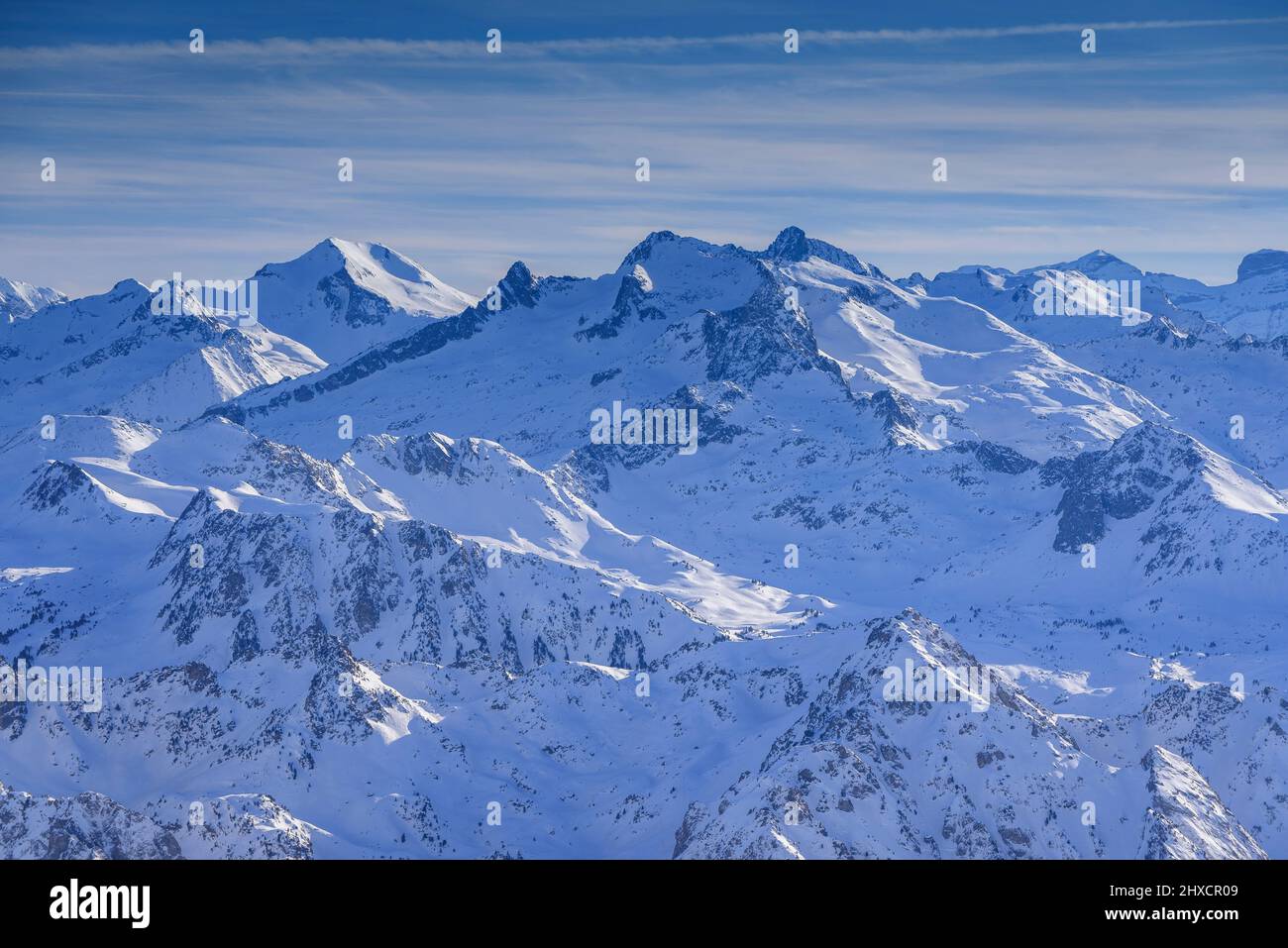 Viste dal ponte di osservazione del Pic du Midi de Bigorre in inverno (Midi-Pirenei, Occitanie, Francia, Pirenei) ESP: Vistas desde el Pic du Midi Foto Stock