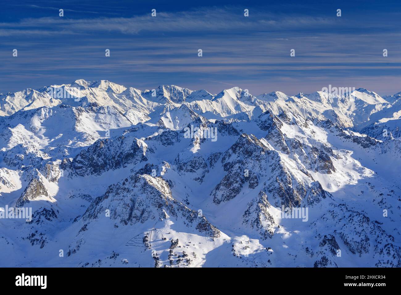 Viste dal ponte di osservazione del Pic du Midi de Bigorre in inverno (Midi-Pirenei, Occitanie, Francia, Pirenei) ESP: Vistas desde el Pic du Midi Foto Stock