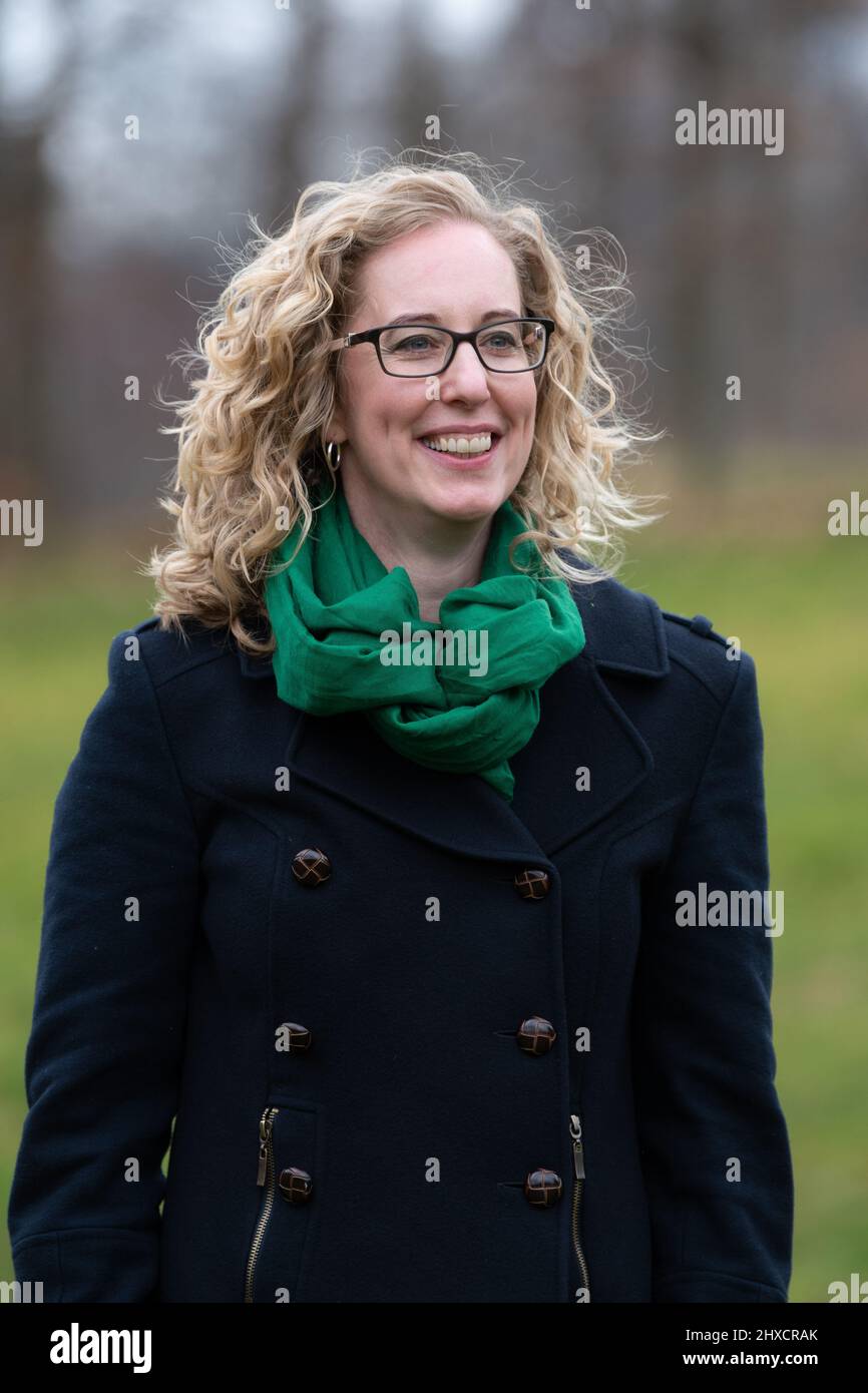 Stirling, Scozia, Regno Unito - il leader del Partito Verde Scozzese, Lorna Slater, nel terreno dello Stirling Court Hotel, in vista della conferenza del Partito Verde Scozzese che si terrà domani Credit: Kay Roxby/Alamy Live News Foto Stock