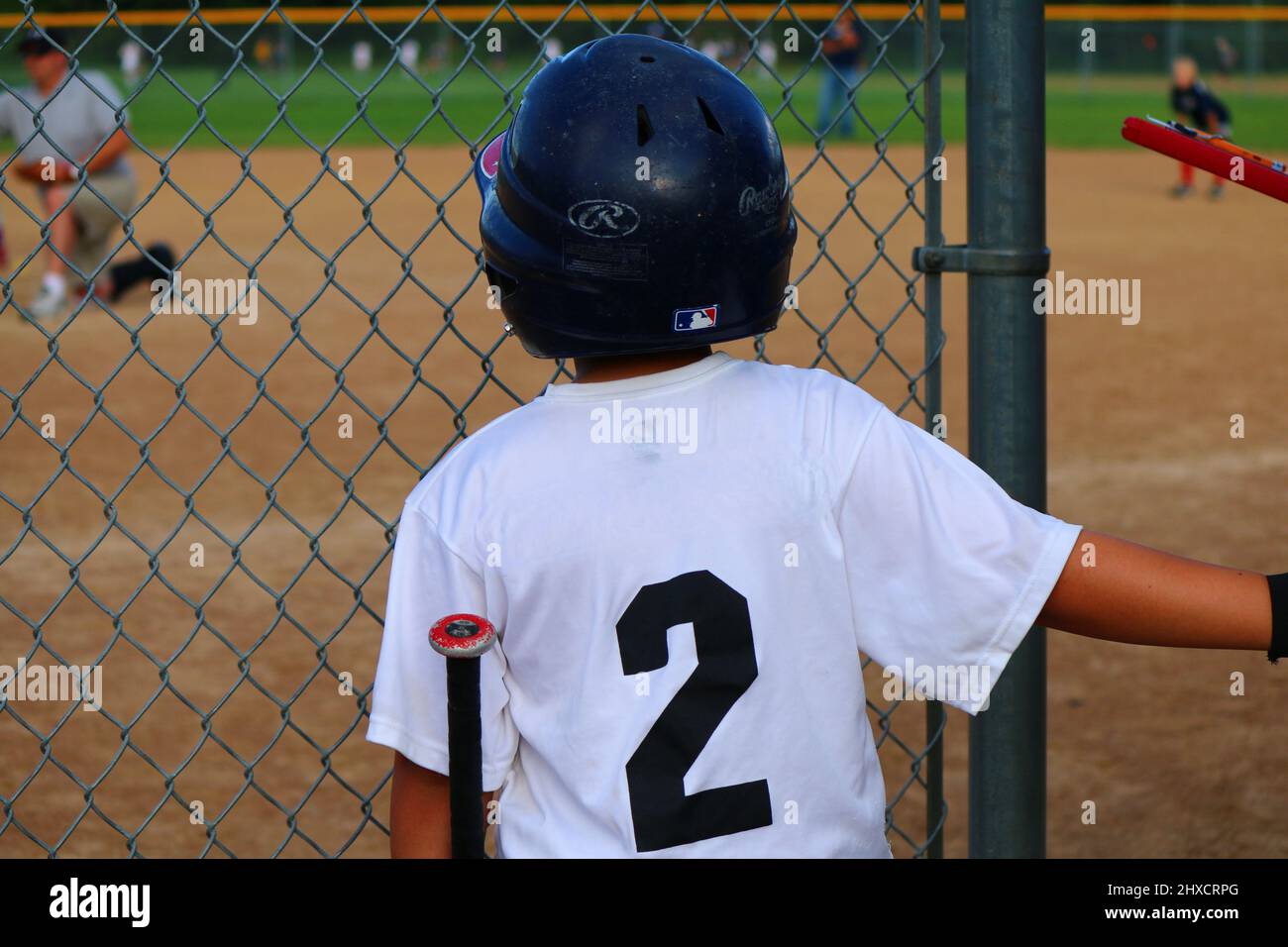 Godere di baseball dei giovani Foto Stock