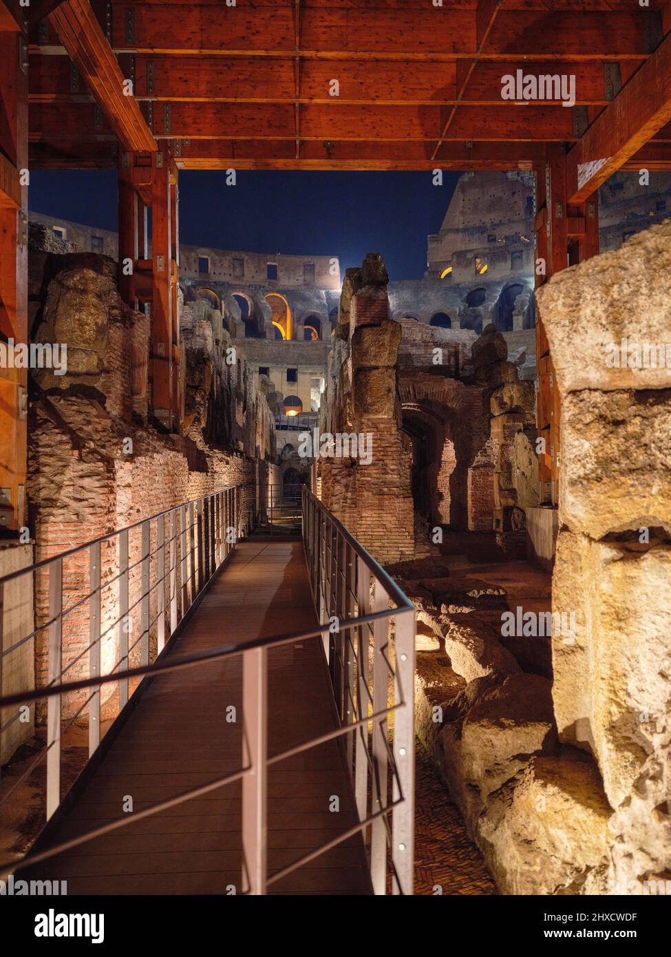 Tour notturno al Colosseo, Roma Foto Stock