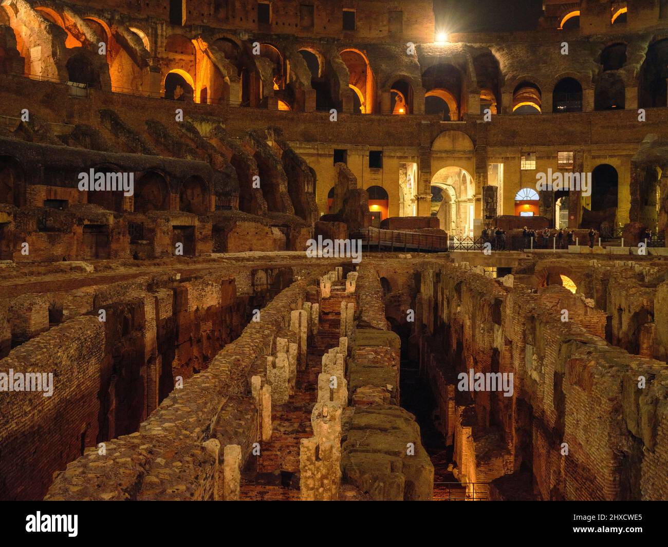 Tour notturno al Colosseo, Roma Foto Stock