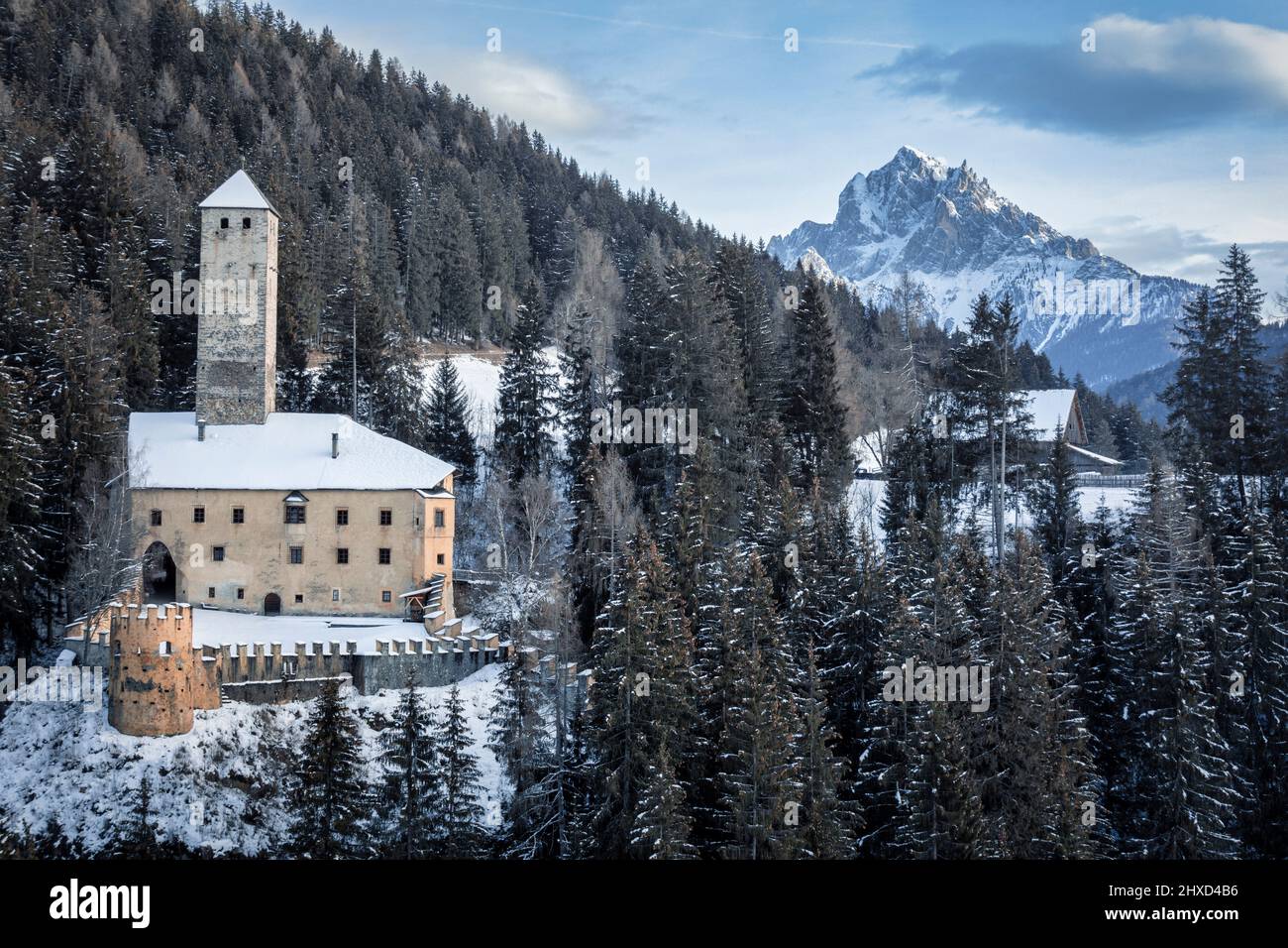 Europa, Italia, Alto Adige / Südtirol, provincia di Bolzano / Bolzano, il Castello di Welsberg si trova in Val Pusteria / Pustertal, Monguelfo / frazione di Welsperg Foto Stock