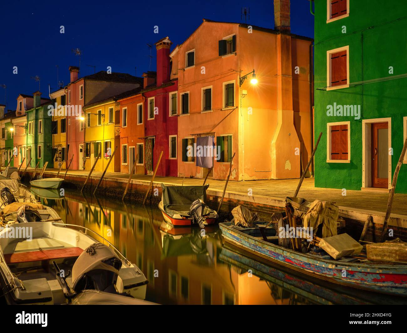 Sulla strada di Burano nella laguna di Venezia Foto Stock