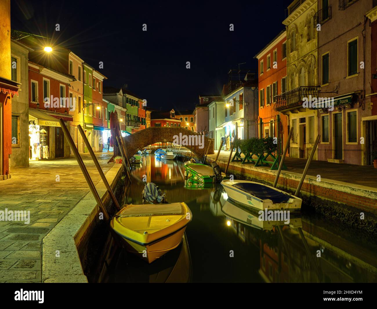 Sulla strada di Burano nella laguna di Venezia Foto Stock