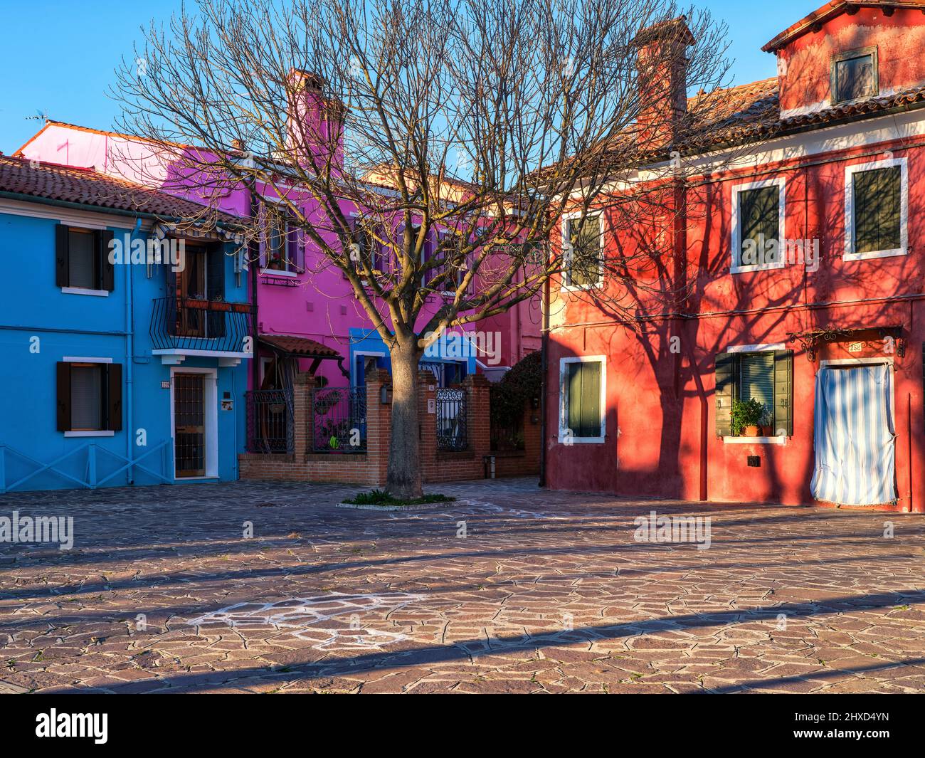 Sulla strada di Burano nella laguna di Venezia Foto Stock