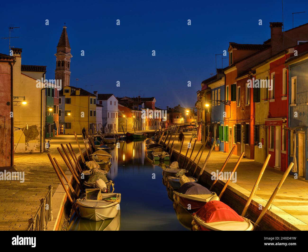 Sulla strada di Burano nella laguna di Venezia Foto Stock