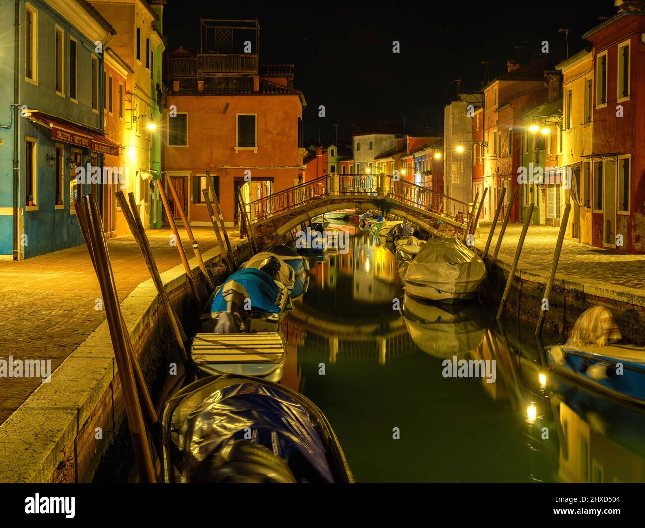 Sulla strada di Burano nella laguna di Venezia Foto Stock