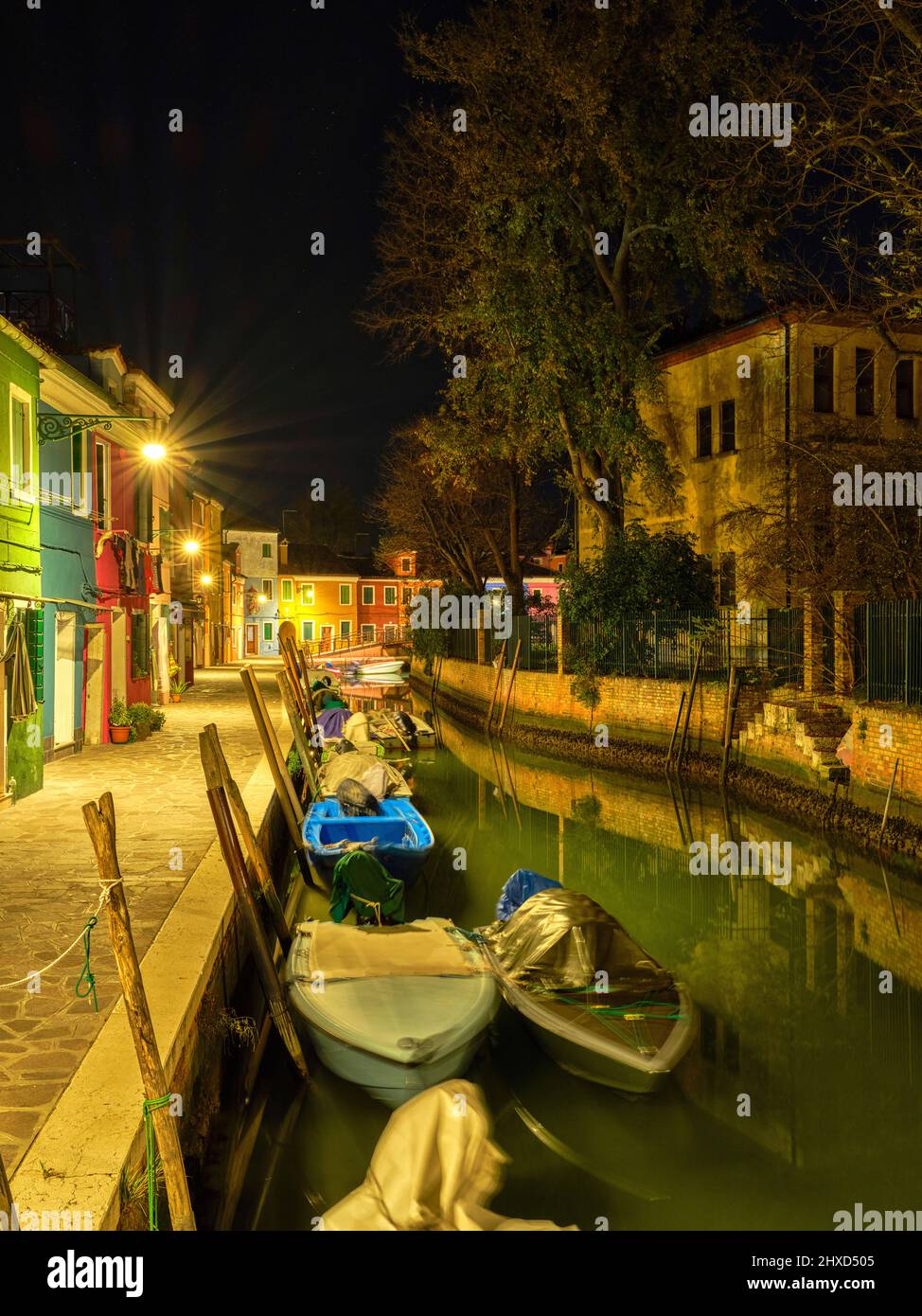 Sulla strada di Burano nella laguna di Venezia Foto Stock