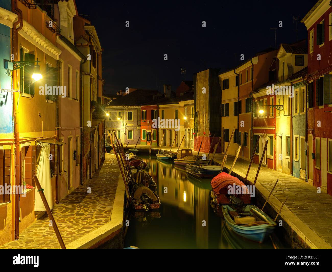 Sulla strada di Burano nella laguna di Venezia Foto Stock