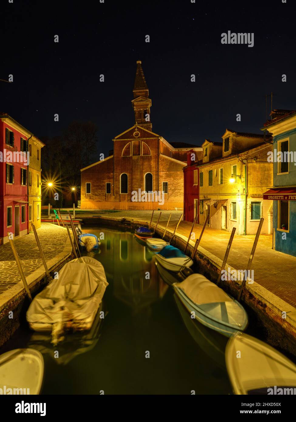 Sulla strada di Burano nella laguna di Venezia Foto Stock