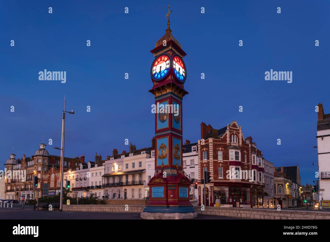 Inghilterra, Dorset, Weymouth, Weymouth Esplanade, la Torre dell'Orologio del Giubileo eretta nel 1888 per commemorare il Giubileo d'Oro della Regina Vittoria Foto Stock