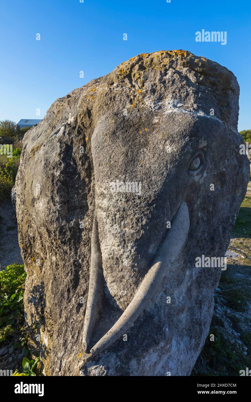 Inghilterra, Dorset, Weymouth, Portland Bill, Tout Quarry Sculpture Park and Reserve, Sculpture of an Elephant Foto Stock
