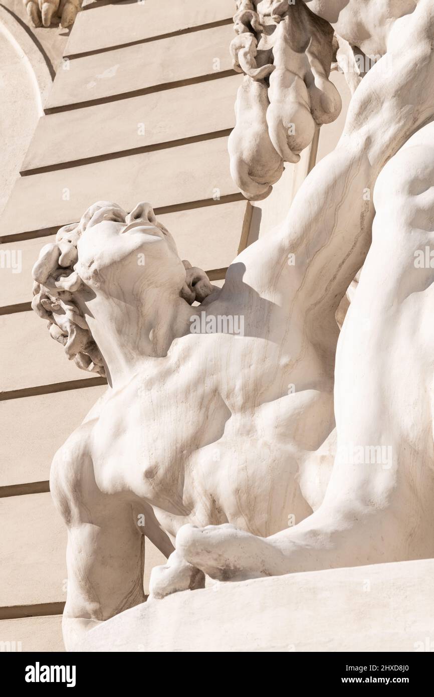 Statue di Ercole all'ingresso di Michaelertor da Innere Hofburg di Lorenzo Mattieli, Vienna, Austria Foto Stock