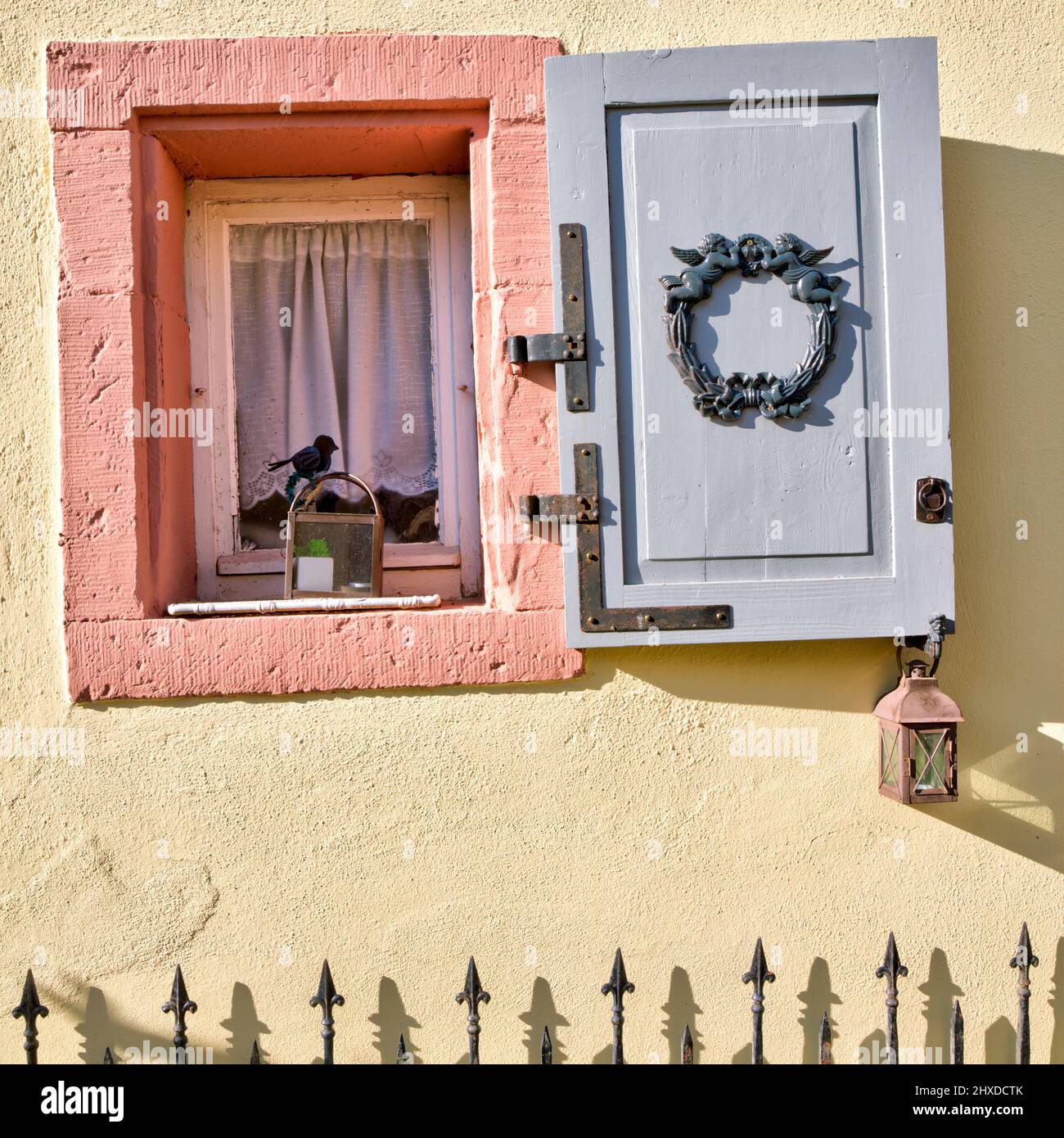 Photo reportage with text, Obere Gasse No 7, homestory, casa facciata, finestra, decorazione, Rothenfels, Main Spessart, Franconia, Baviera, Germania, Europa Foto Stock