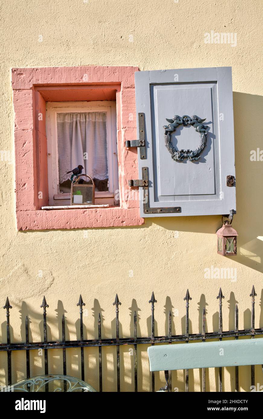 Photo reportage with text, Obere Gasse No 7, homestory, casa facciata, finestra, decorazione, Rothenfels, Main Spessart, Franconia, Baviera, Germania, Europa Foto Stock