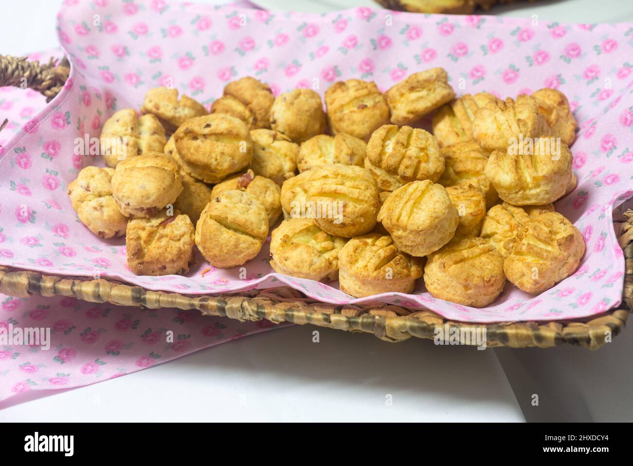 focaccine al formaggio per festeggiare un compleanno Foto Stock