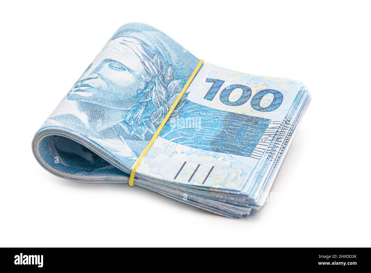 molte banconote da 100 reais, denaro brasiliano, migliaia di reais, pagamento, stipendio, su sfondo bianco isolato Foto Stock