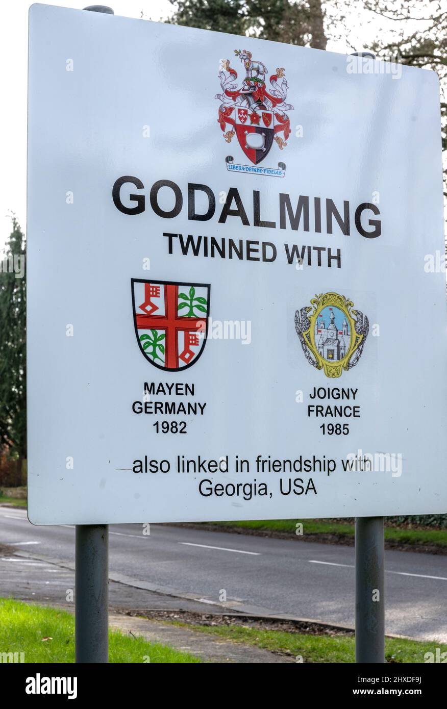 Benvenuto a firmare al confine di Godalming, Surrey, Inghilterra, Regno Unito Foto Stock