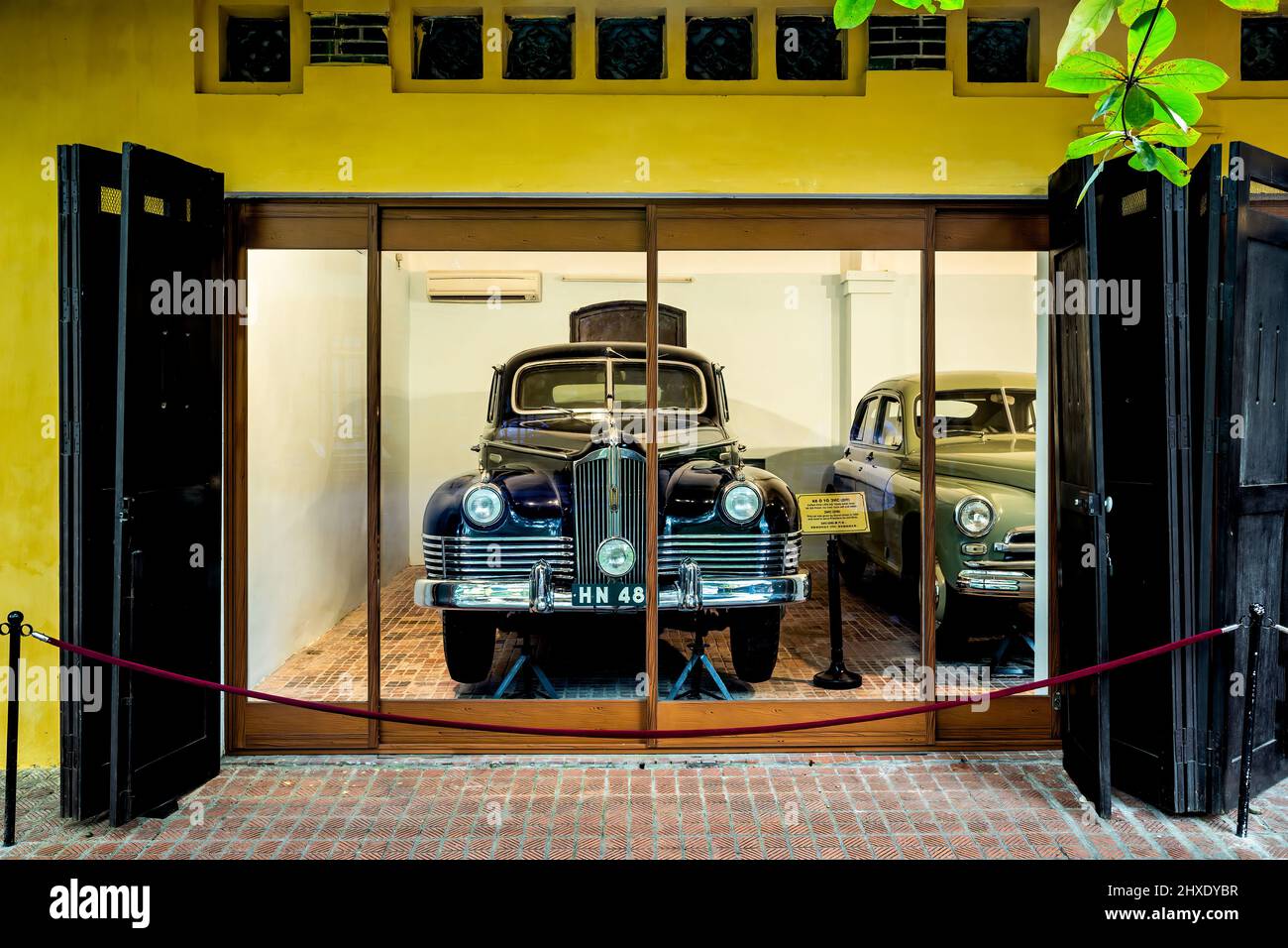 Ho Chi Minh's garage e auto, Presidential Palace Compound, Hanoi, Vietnam Foto Stock