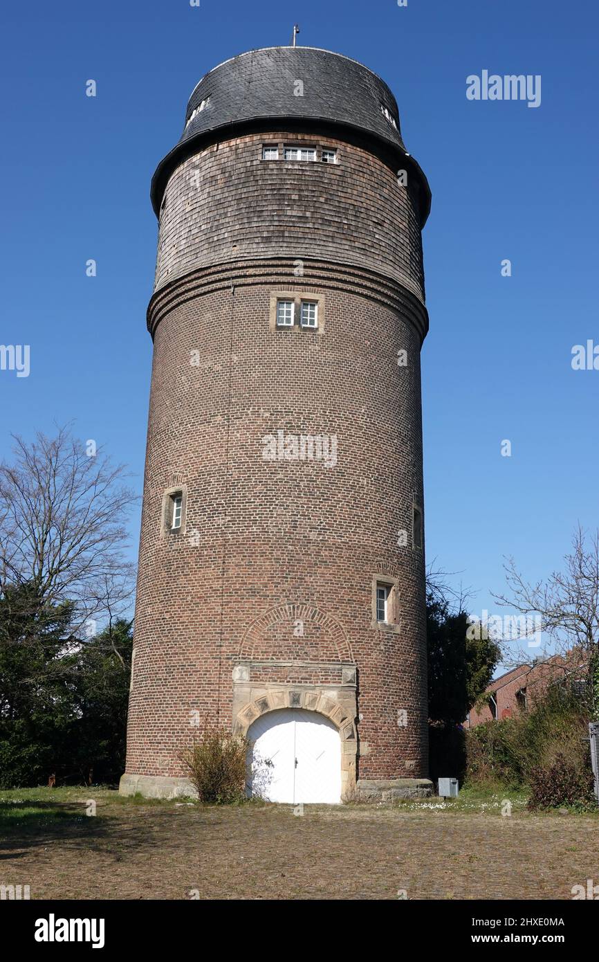 Mittelalterliche Windmühle wird Anfang des 20. Jahrhunderts in einen Wasserturm umgebaut, heute Nutzung für kulturelle Veranstaltungen, Nordrhein-West Foto Stock