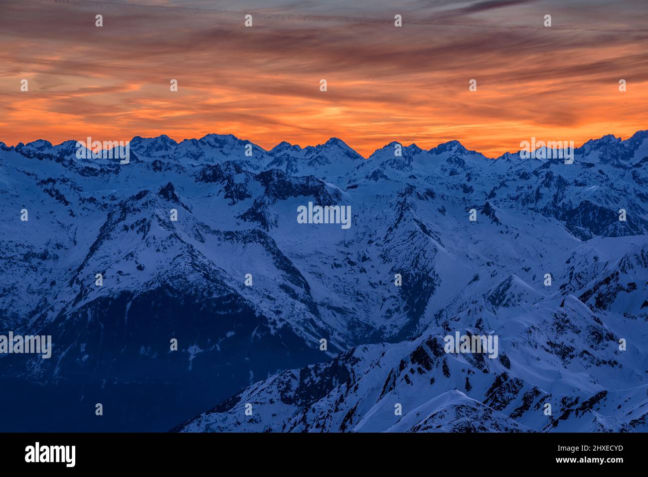 Tramonto invernale dall'osservatorio Pic du Midi de Bigorre (Pirenei, Francia) ESP: Atardecer de invierno desde el osservatorio del Pic du Midi, Francia Foto Stock