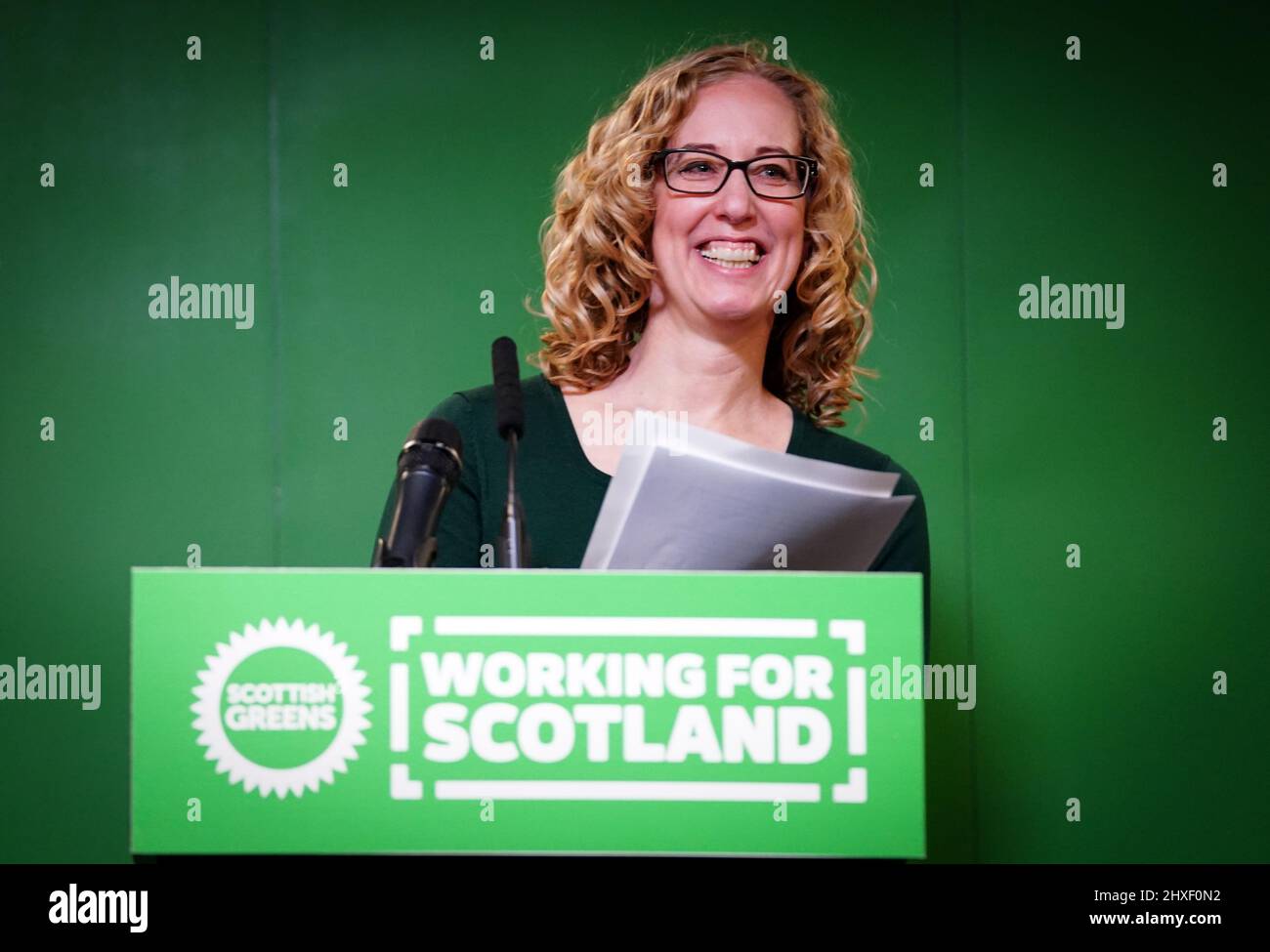 Lorna Slater, co-leader del partito, che parla alla conferenza scozzese del Partito Verde presso lo Stirling Court Hotel presso la sede dell'Università di Stirling. Data foto: Sabato 12 marzo 2022. Foto Stock