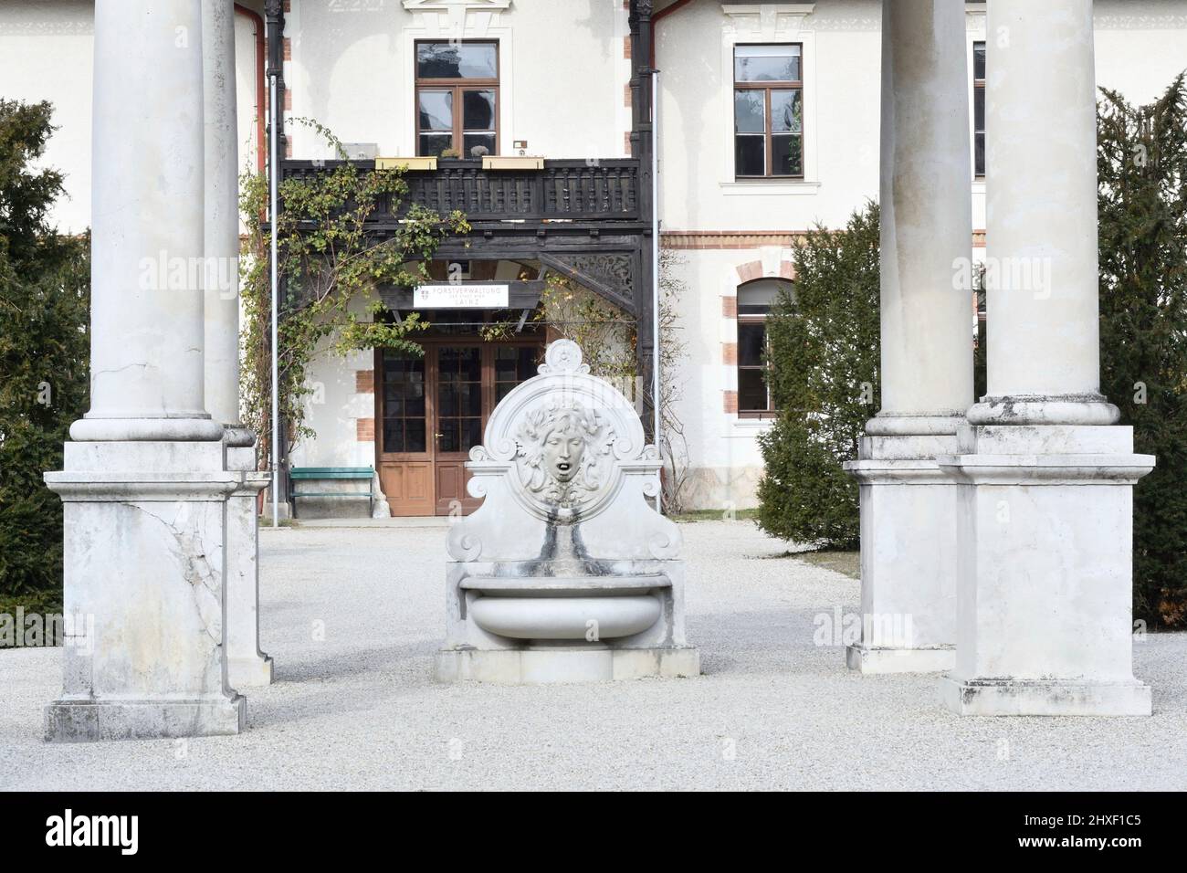 Vienna, Austria. 06 marzo 2022. Il Lainzer Tiergarten di Vienna. La casa del forestatore nel Tiergarten Lainzer Foto Stock